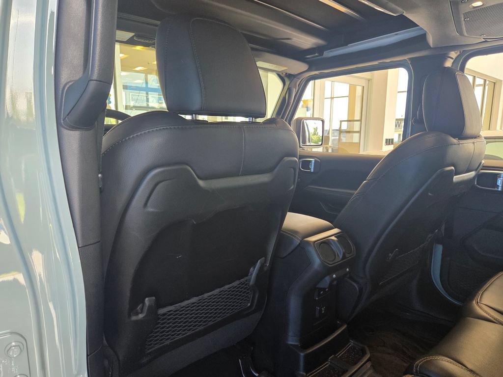 Used 2024 Jeep Wrangler Unlimited Sahara w/ Technology Group AWD/4WD image 21