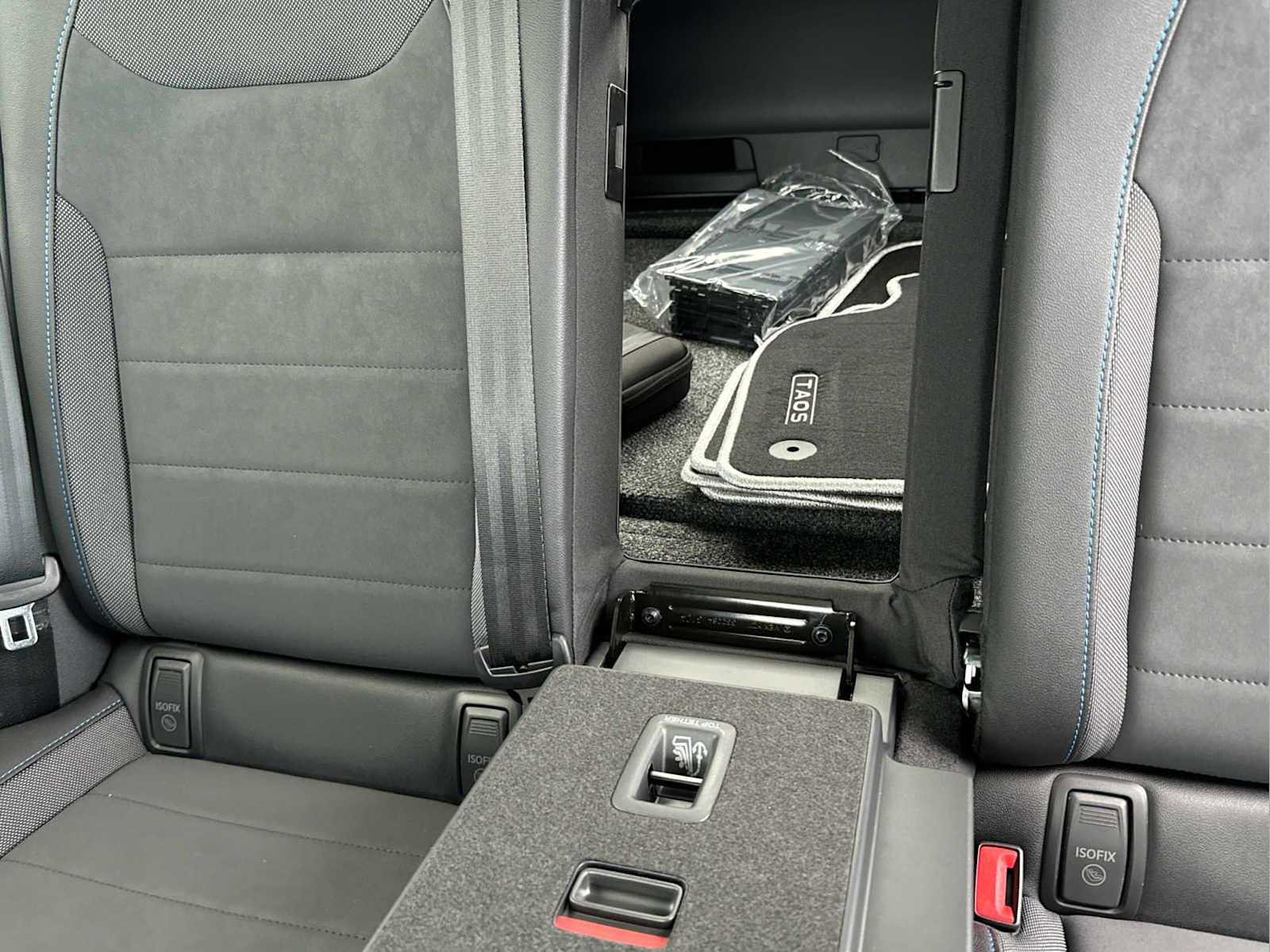 Certified 2024 Volkswagen Taos SE image 15