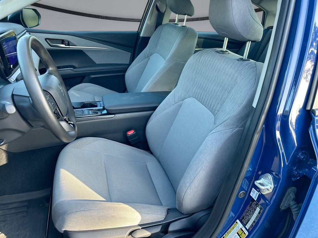 Used 2025 Toyota Camry LE FWD image 11