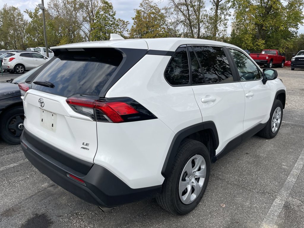 Used 2025 Toyota RAV4 LE AWD/4WD image 9