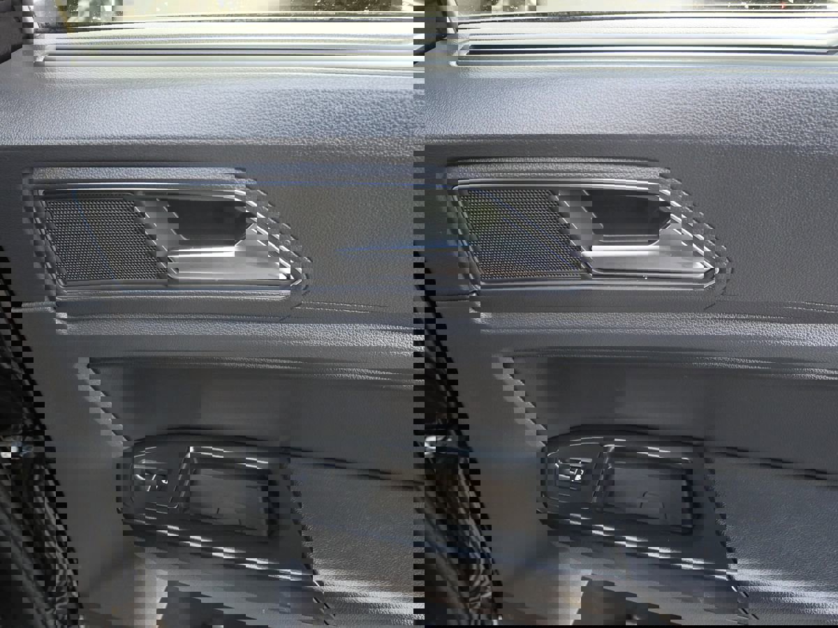 Used 2019 Volkswagen Atlas SEL R-Line image 28