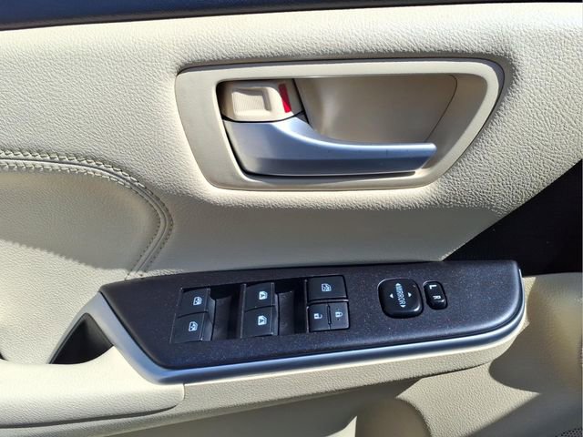 Used 2017 Toyota Camry XLE image 11