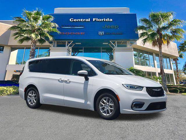Certified 2023 Chrysler Pacifica Touring-L FWD image 2