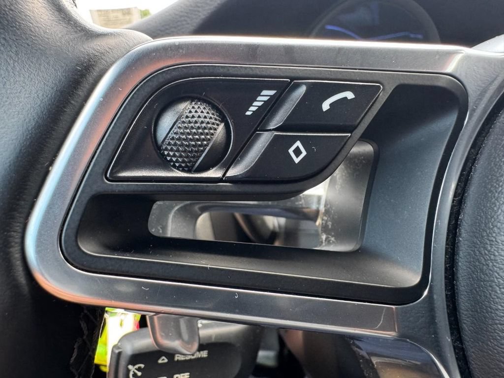 Used 2018 Porsche Macan AWD/4WD image 15