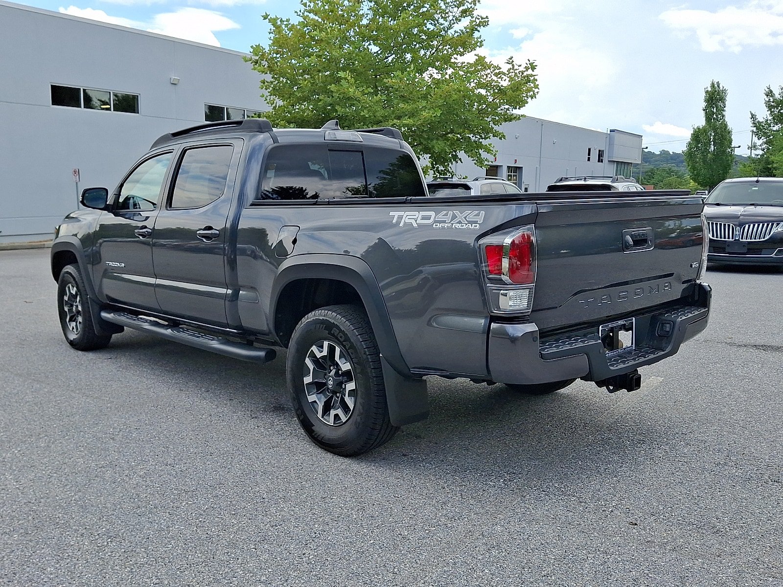 Used 2023 Toyota Tacoma TRD Off-Road w/ TRD Premium Off Road Package AWD/4WD image 4