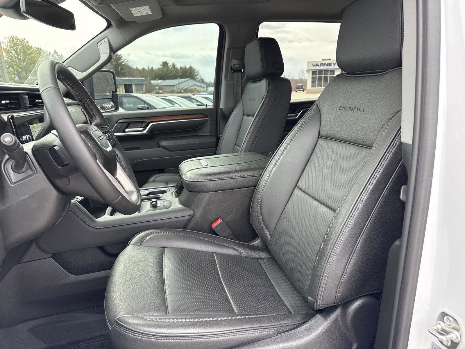 Used 2025 GMC Sierra 2500 Denali image 13