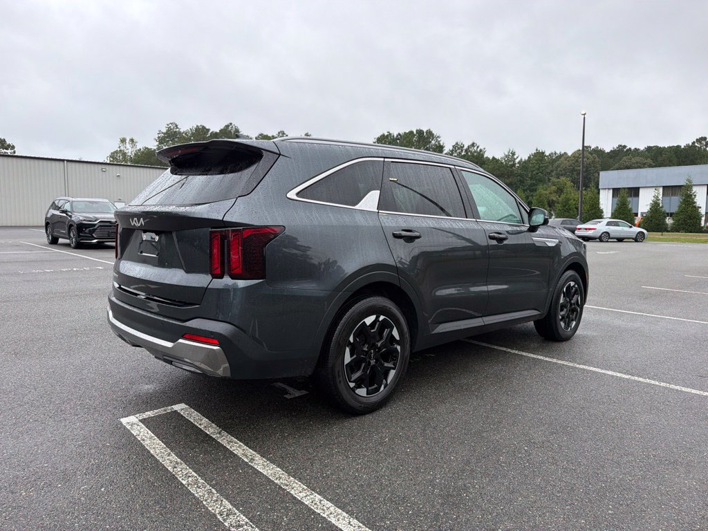 Used 2024 Kia Sorento S FWD image 5