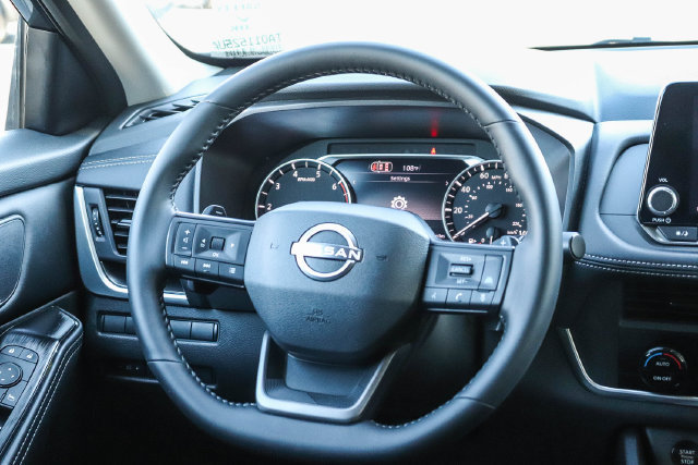 Used 2026 Nissan Rogue SV FWD image 16