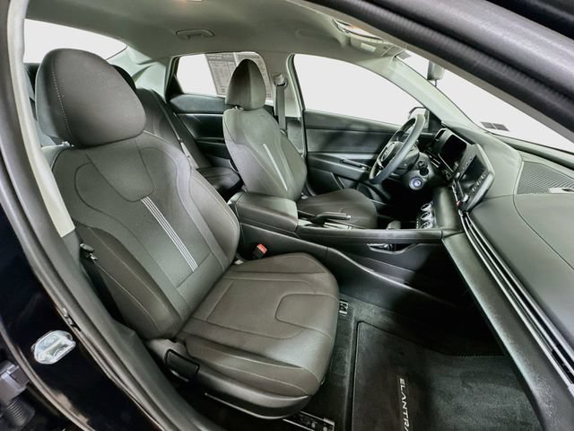 Certified 2026 Hyundai Elantra SE w/ Cargo Package FWD image 30