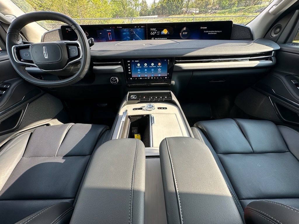 New 2025 Lincoln Navigator Reserve AWD/4WD image 22