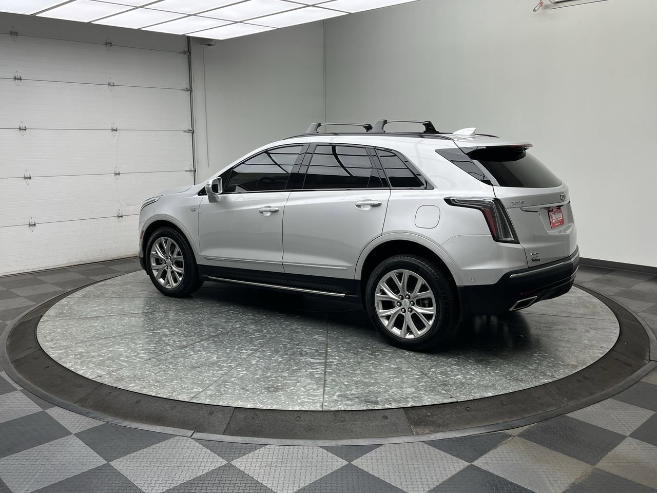 Certified 2020 Cadillac XT5 Sportv w/ Platinum Package AWD/4WD image 2