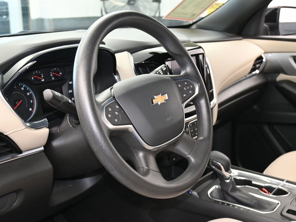Used 2022 Chevrolet Traverse LS image 13