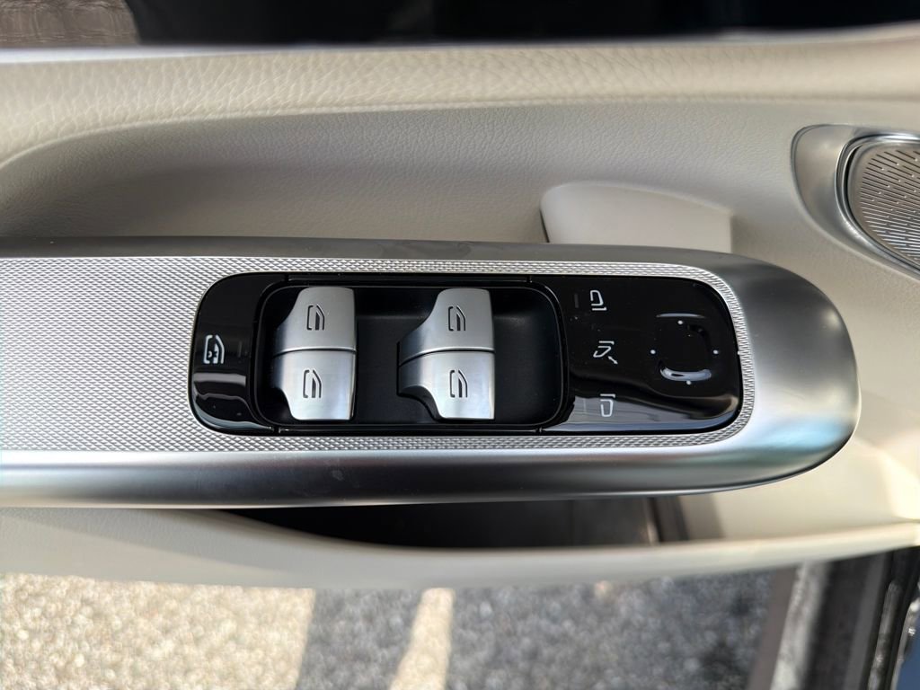 Used 2026 Mercedes-Benz GLC 300 image 28