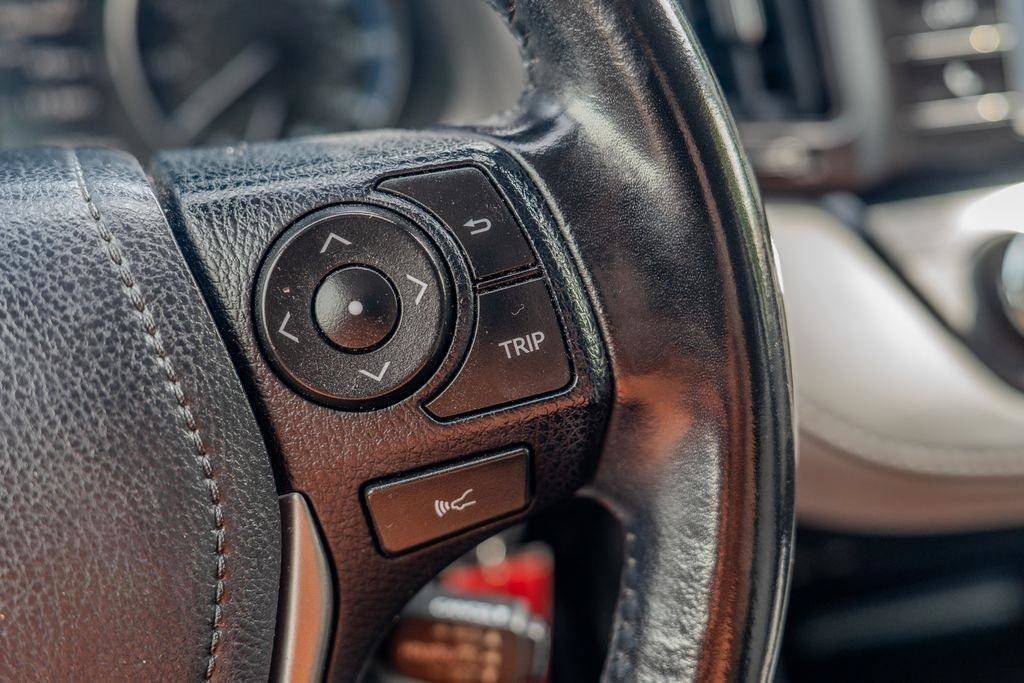 Used 2018 Toyota RAV4 XLE FWD image 26