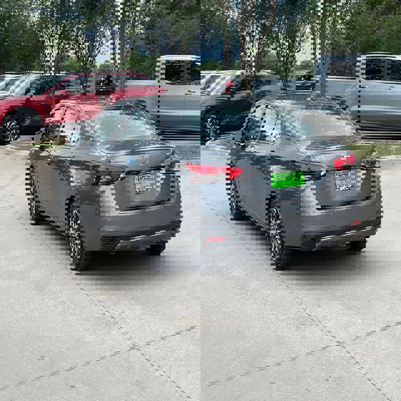 Used 2024 Nissan Versa SV FWD image 4