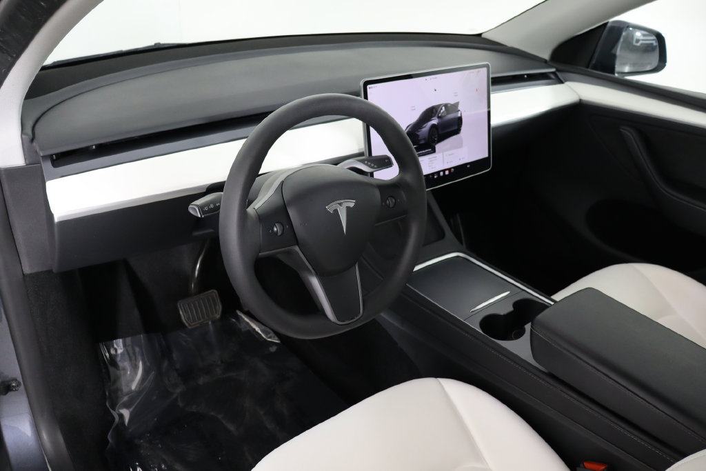 Used 2023 Tesla Model Y Long Range AWD/4WD image 21