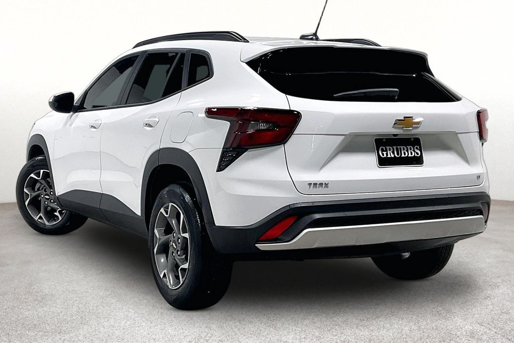 Used 2026 Chevrolet Trax LT FWD image 15