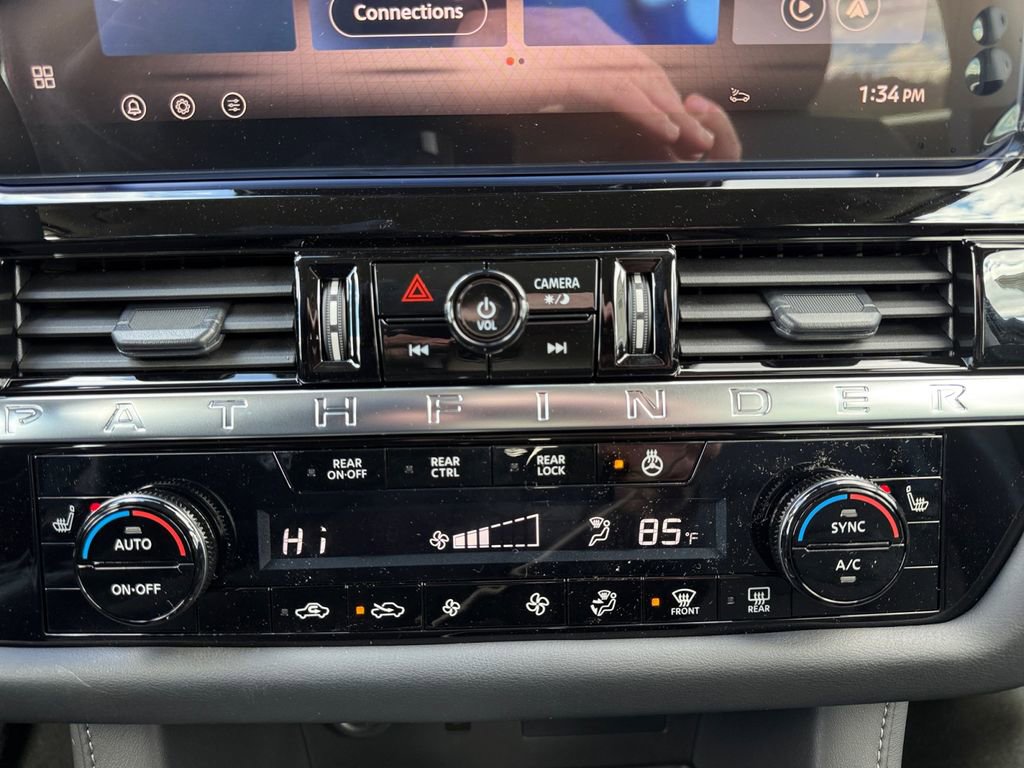 New 2026 Nissan Pathfinder SL image 29