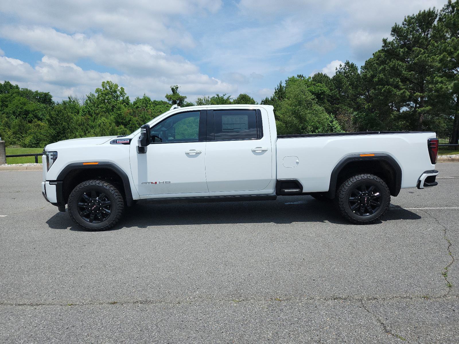 New 2026 GMC Sierra 2500 AT4 w/ AT4 Premium Plus Package AWD/4WD image 2