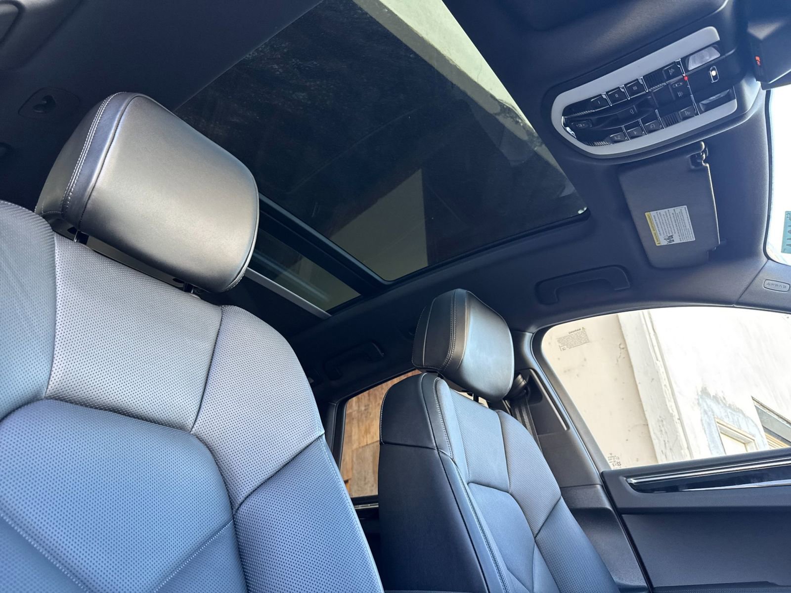 Certified 2025 Porsche Macan image 19