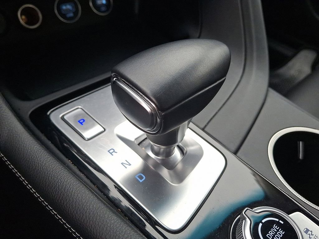 Used 2023 Genesis G70 2.0T image 15