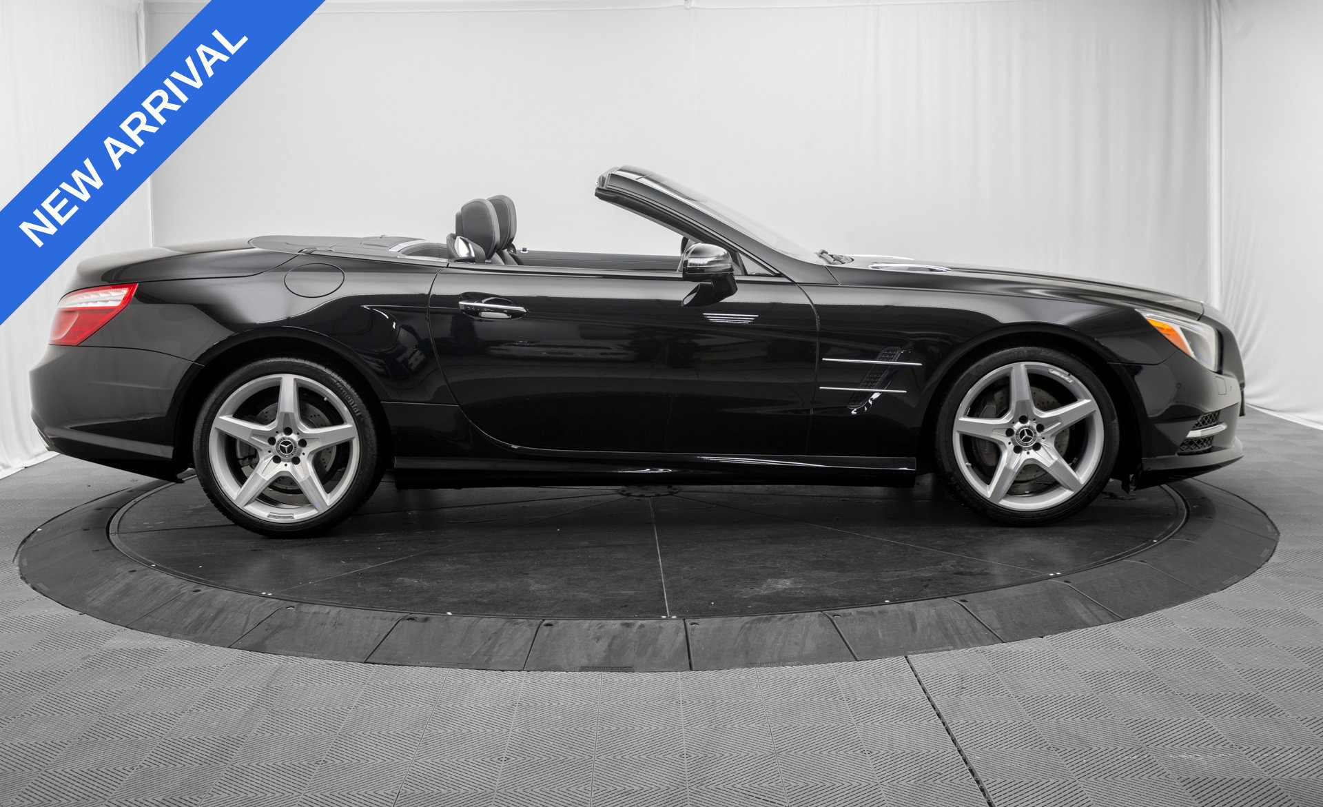 Used 2016 Mercedes-Benz SL 550 image 8
