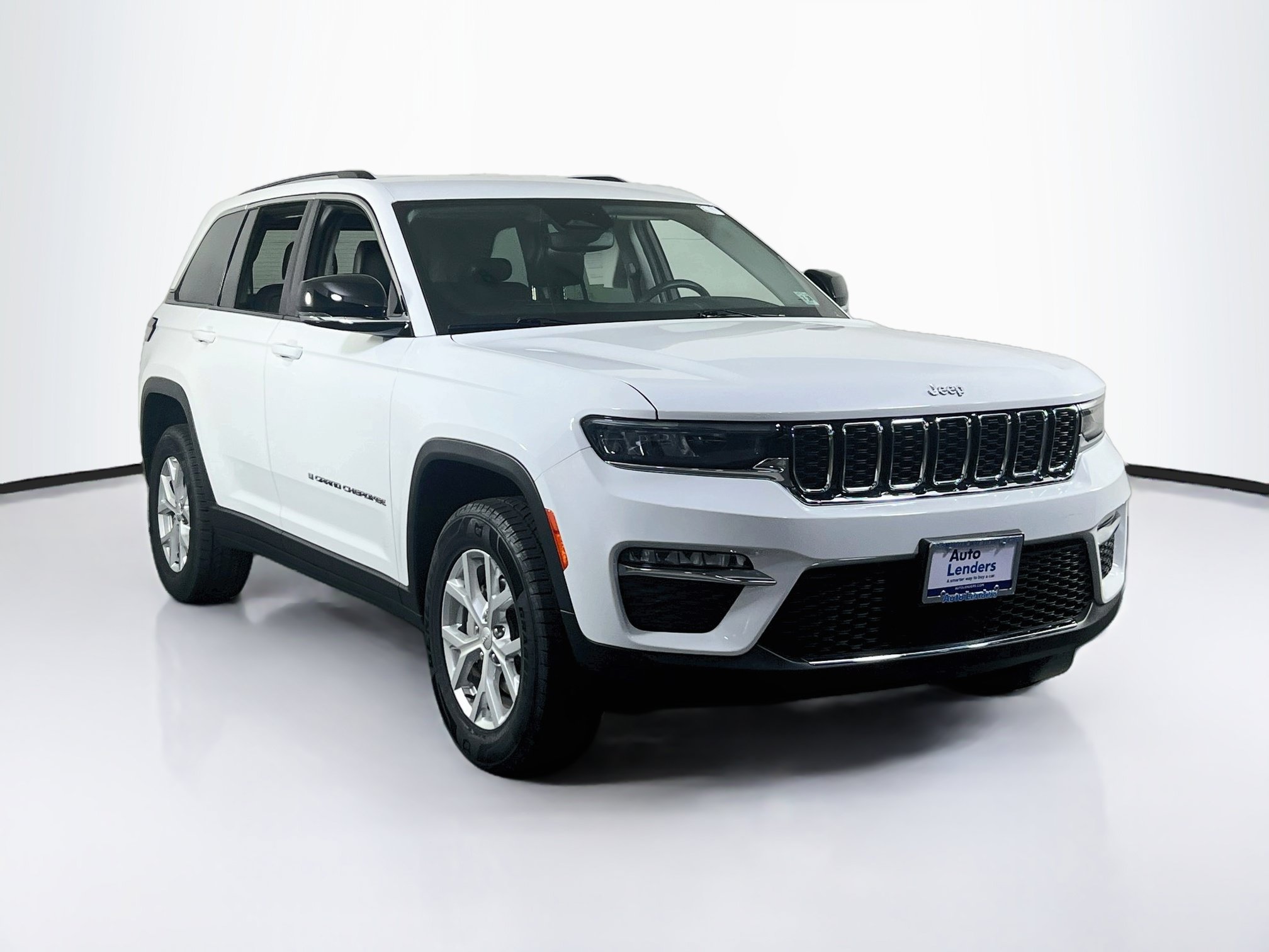 Used 2023 Jeep Grand Cherokee Limited AWD/4WD image 3