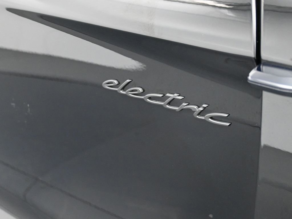 Certified 2025 Porsche Taycan Turbo GT image 32