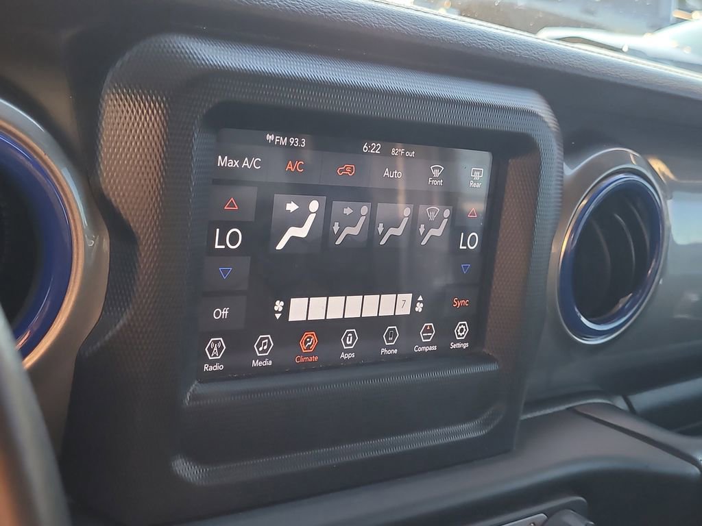 Used 2018 Jeep Wrangler Unlimited Sahara image 20