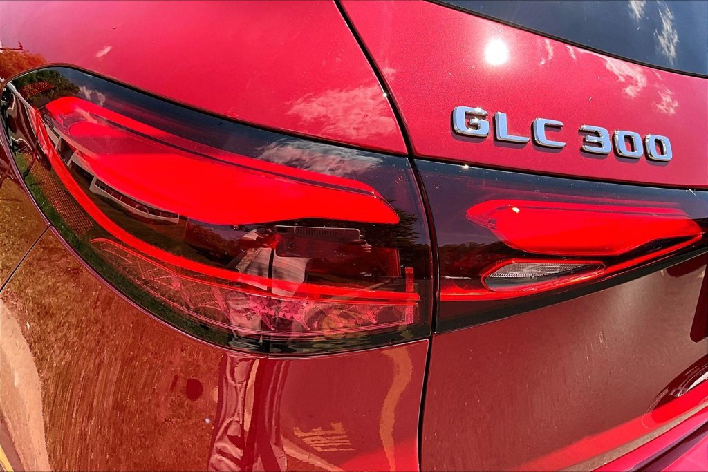 Used 2026 Mercedes-Benz GLC 300 4MATIC image 32