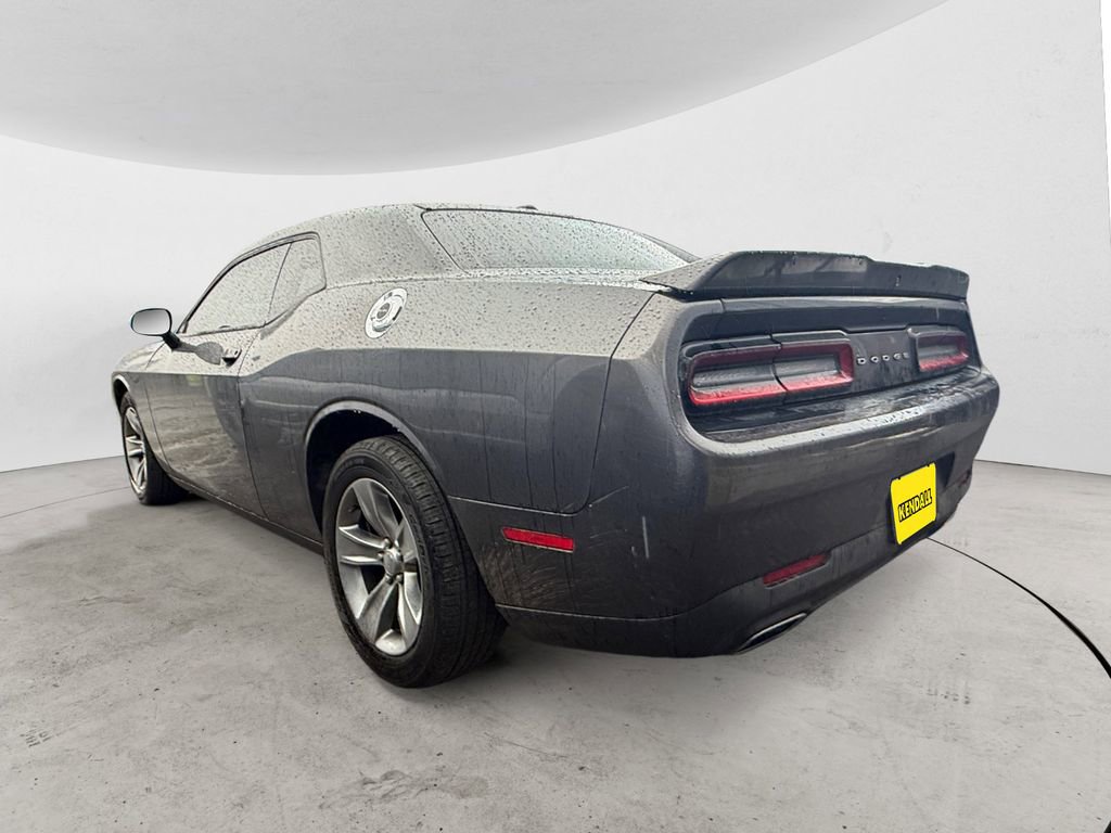 Used 2016 Dodge Challenger SXT image 2