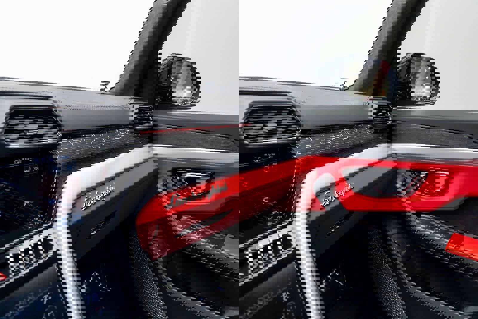 Used 2022 Lamborghini Urus image 36