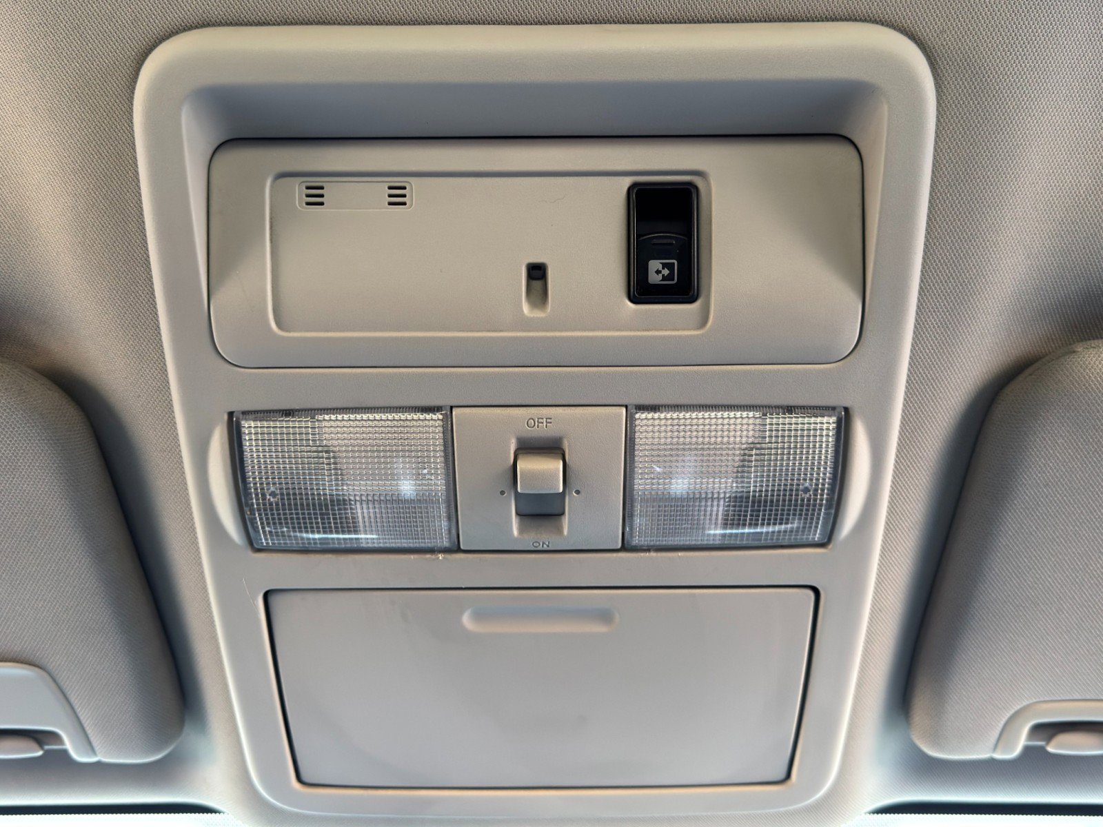 Used 2018 Nissan Titan SV w/ SV Convenience Package image 27