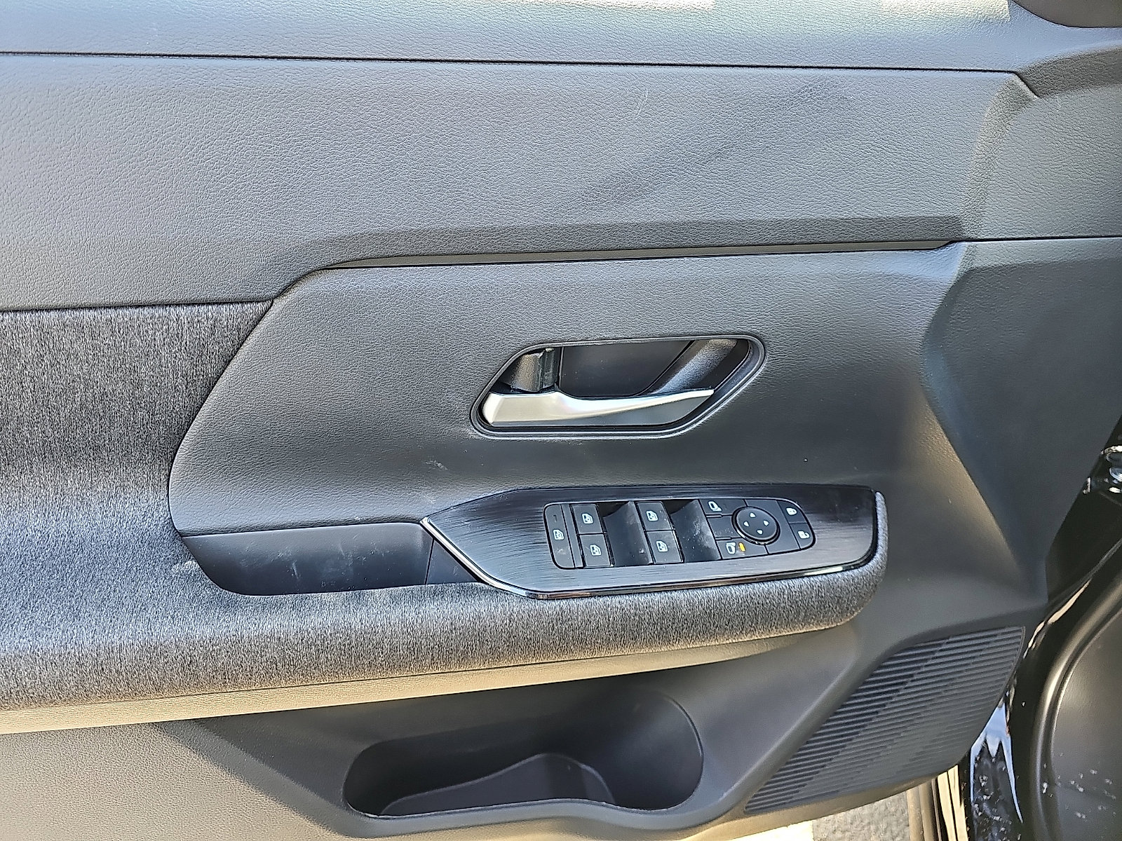 New 2026 Nissan Kicks SV w/ SV Premium Package image 7