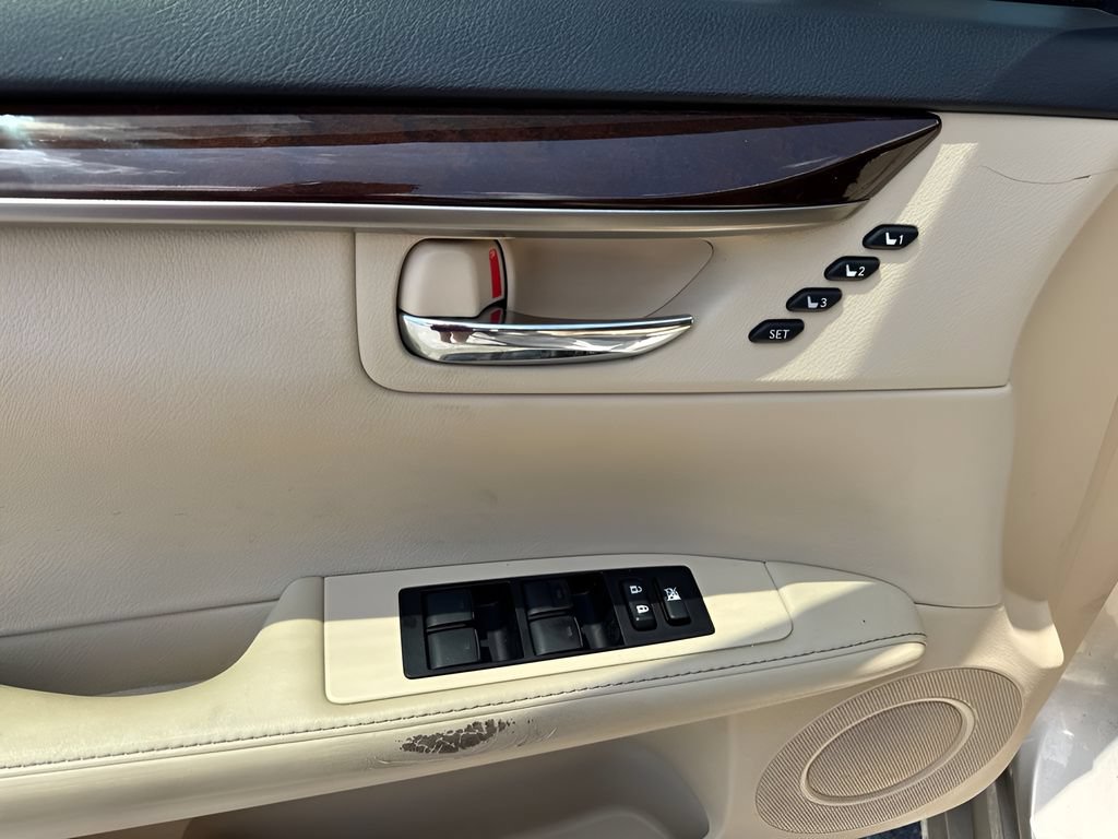 Used 2014 Lexus ES 350 w/ Luxury Package FWD image 28