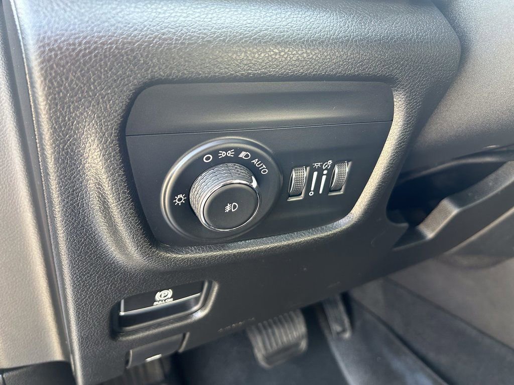 Used 2022 Jeep Grand Cherokee Limited image 10