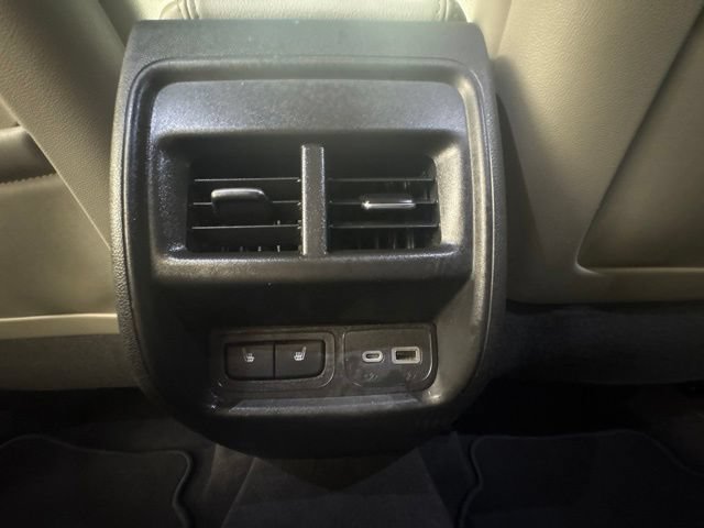 Used 2021 Cadillac XT4 Luxury w/ Cold Weather Package FWD image 11