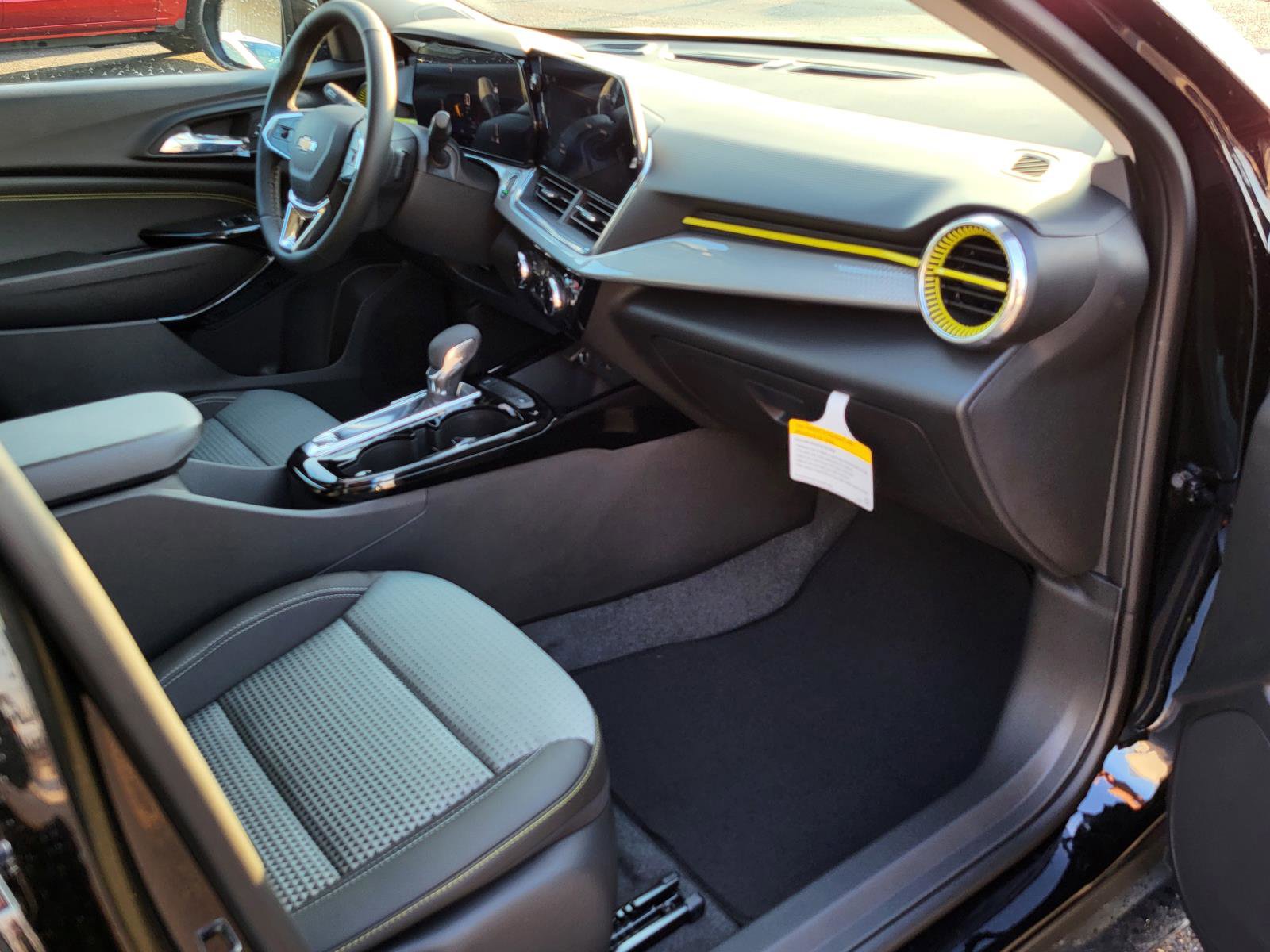 New 2026 Chevrolet Trax LT w/ Driver Confidence Package image 9