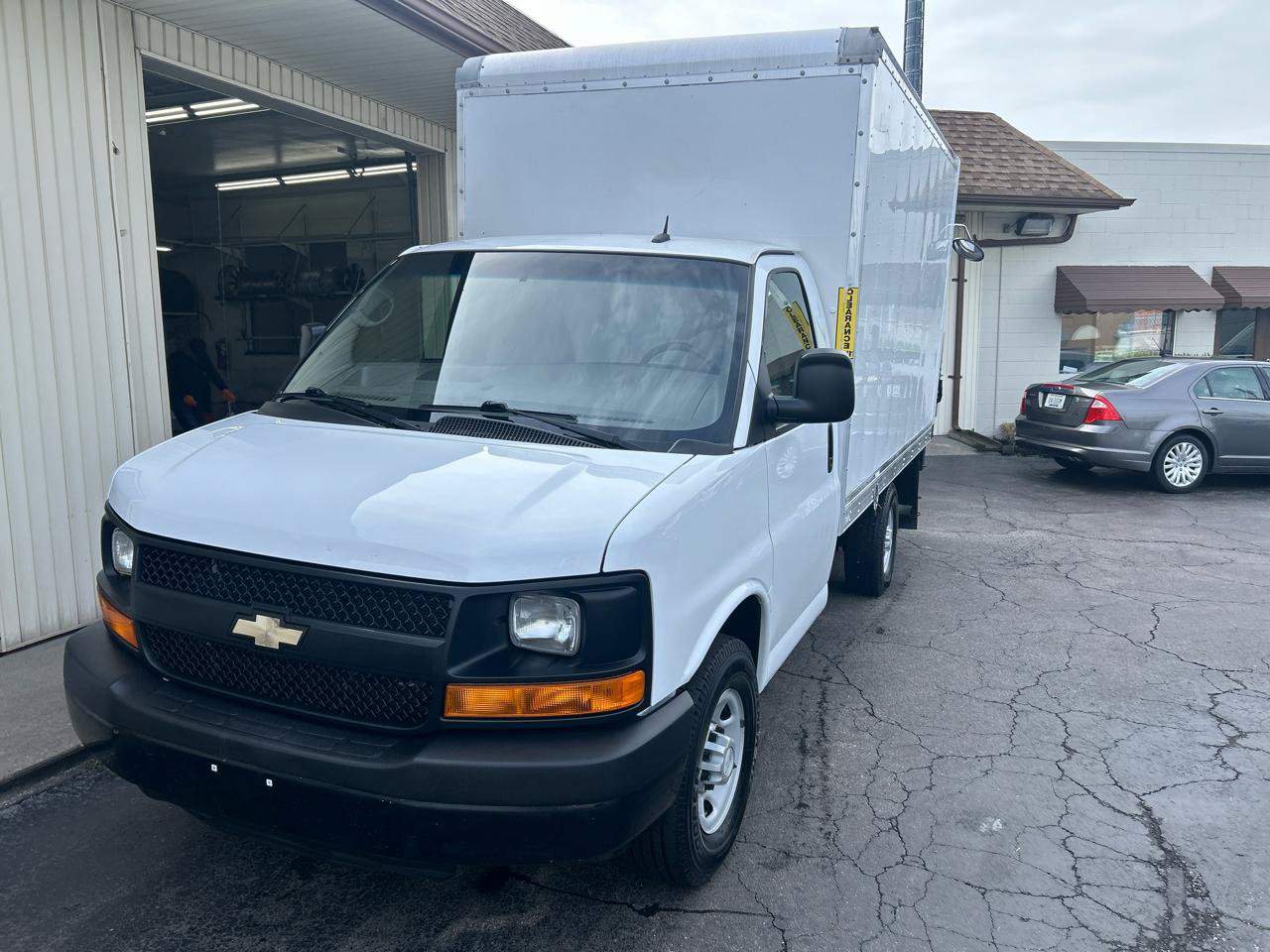 Used 2015 Chevrolet Express 3500 RWD image 2