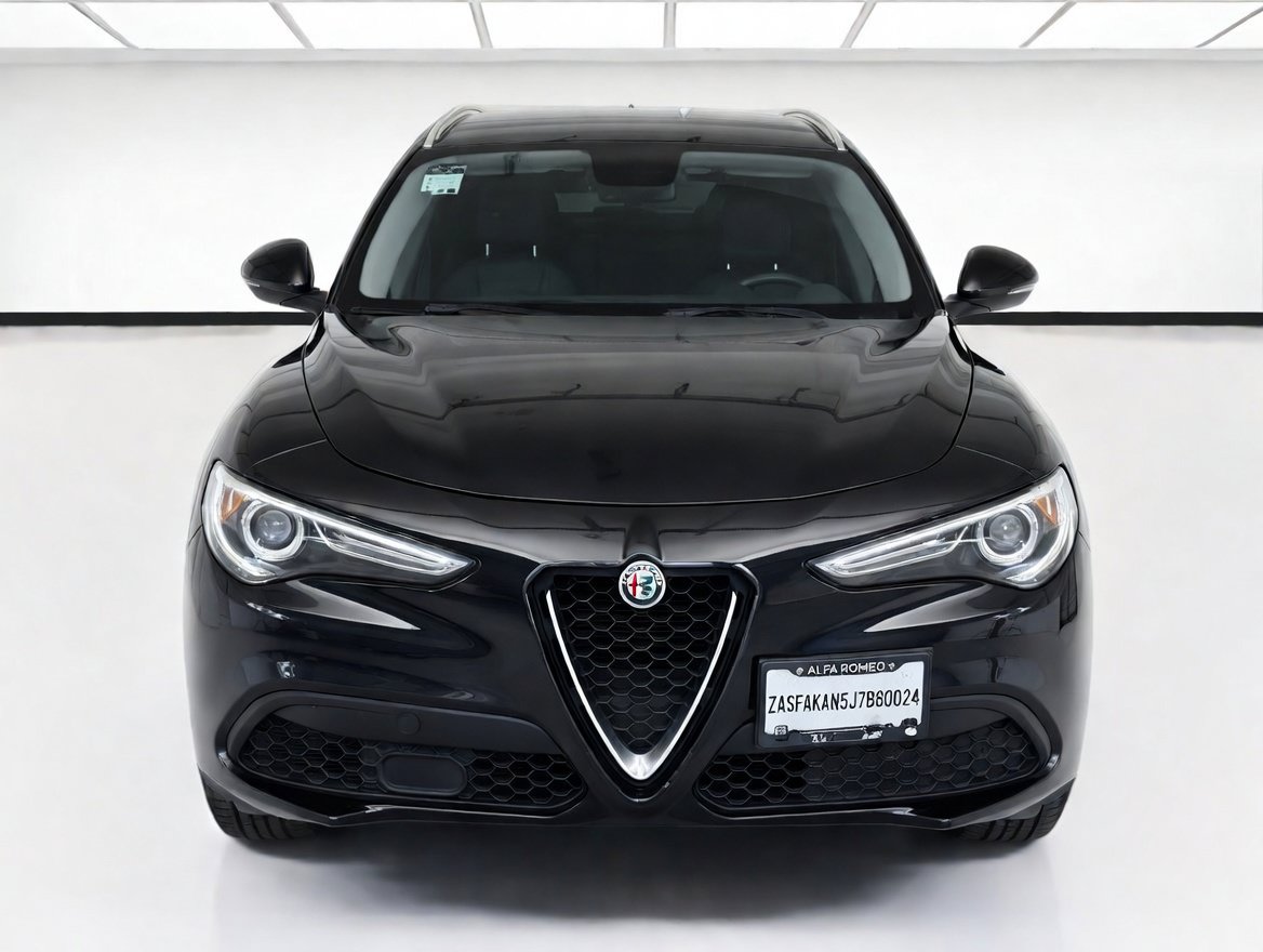 Used 2018 Alfa Romeo Stelvio AWD image 2