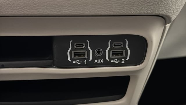 Used 2023 Chrysler Pacifica Touring-L FWD image 31