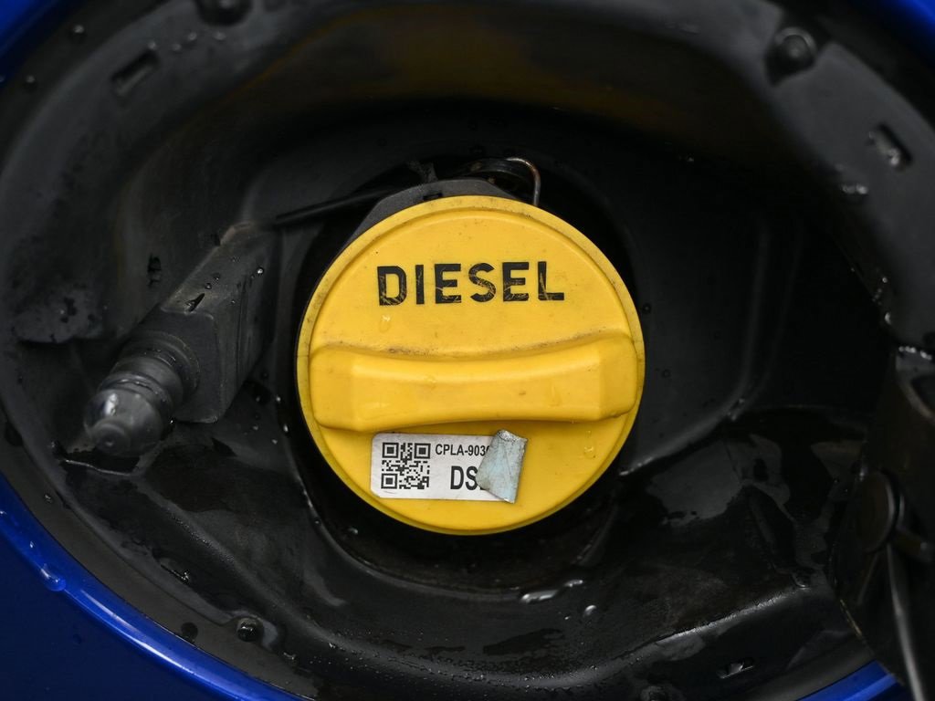 Used 2017 Jaguar XE Premium image 47