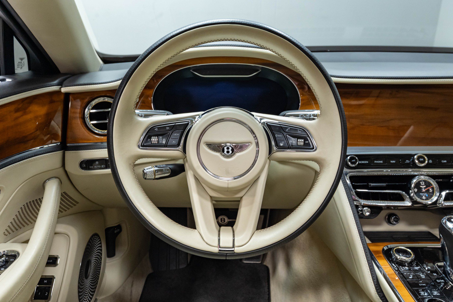 Used 2021 Bentley Flying Spur W12 AWD/4WD image 32