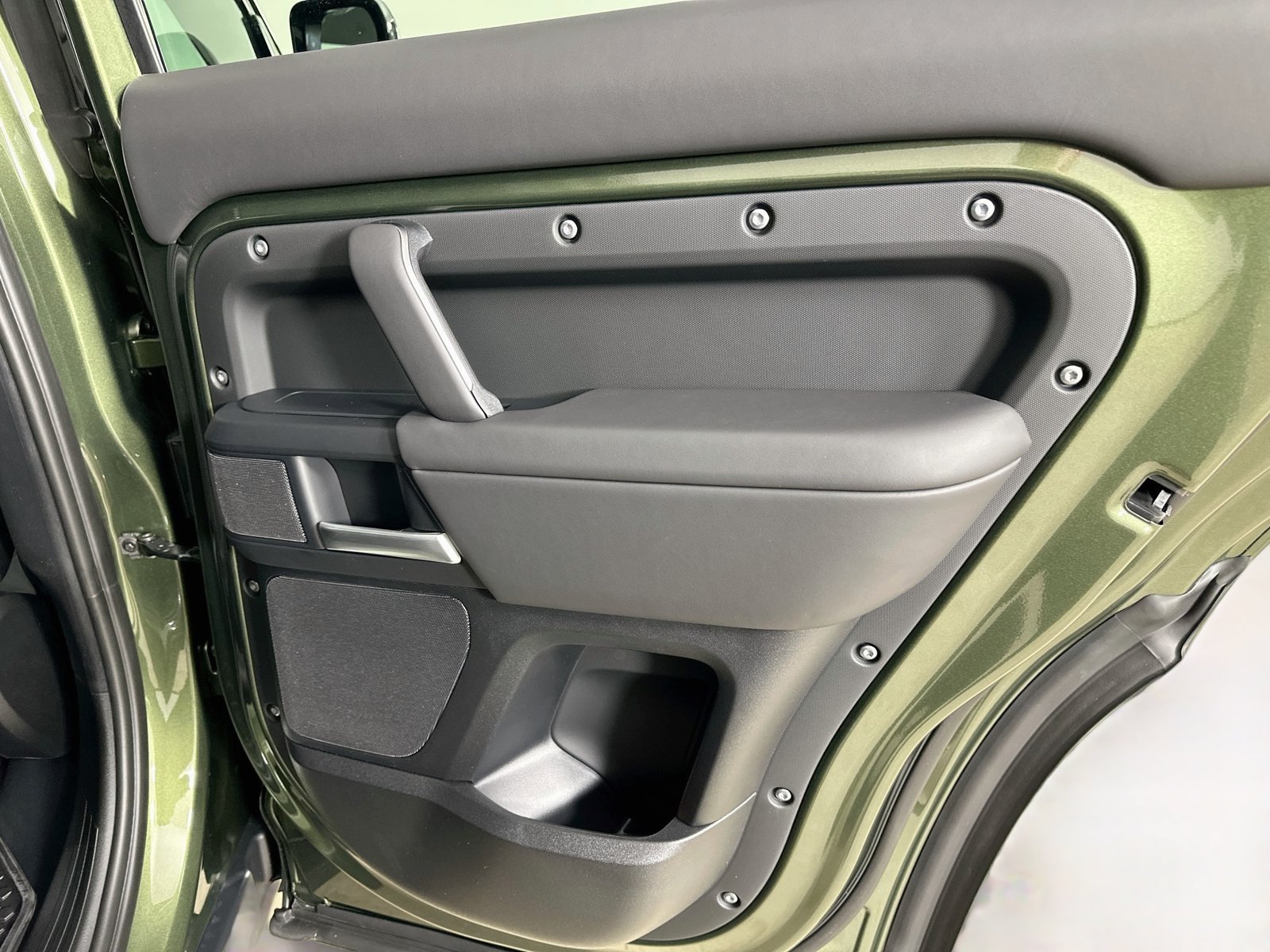 New 2026 Land Rover Defender 110 X-Dynamic SE AWD/4WD image 41