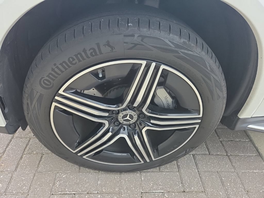 Certified 2024 Mercedes-Benz GLC 300 4MATIC image 3