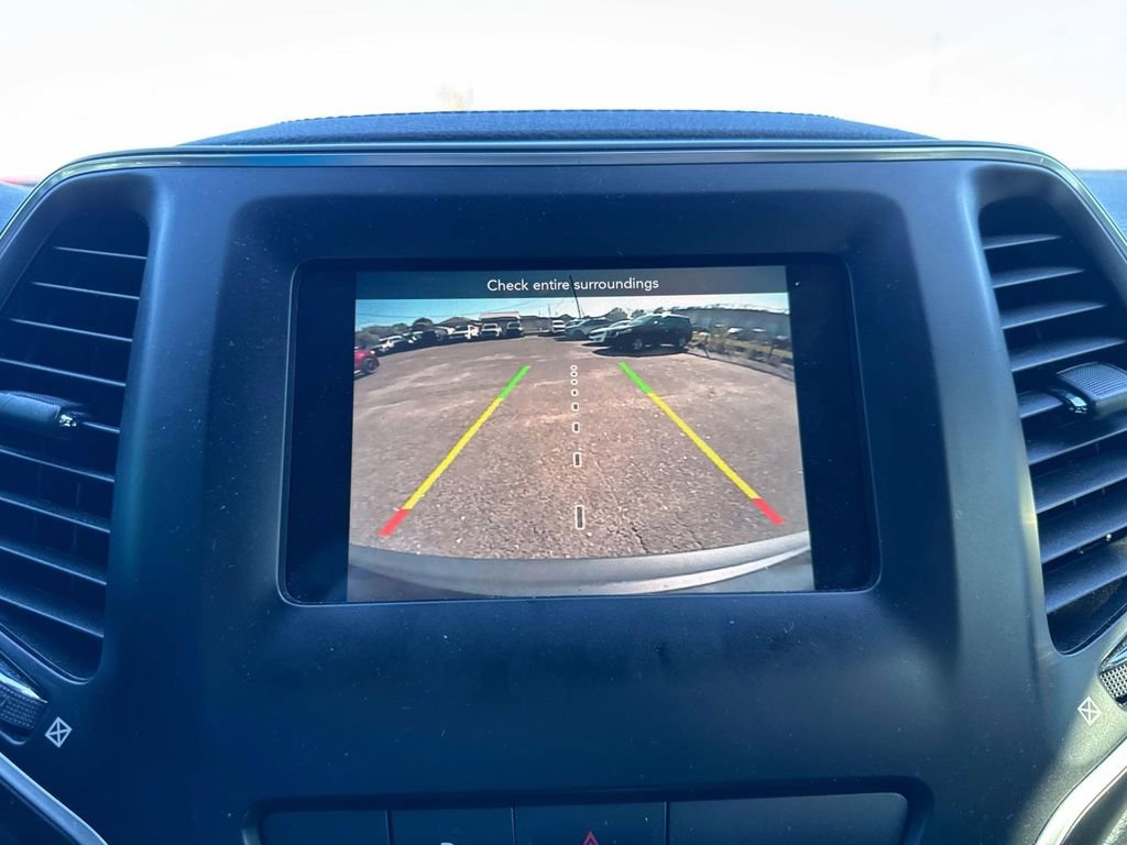 Used 2020 Jeep Cherokee Latitude Plus image 11