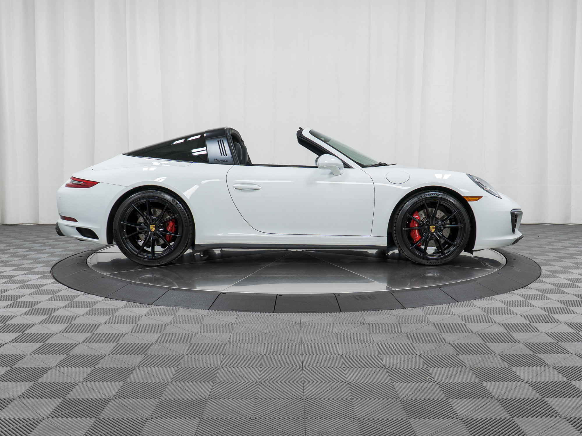 Certified 2019 Porsche 911 Targa 4S image 8