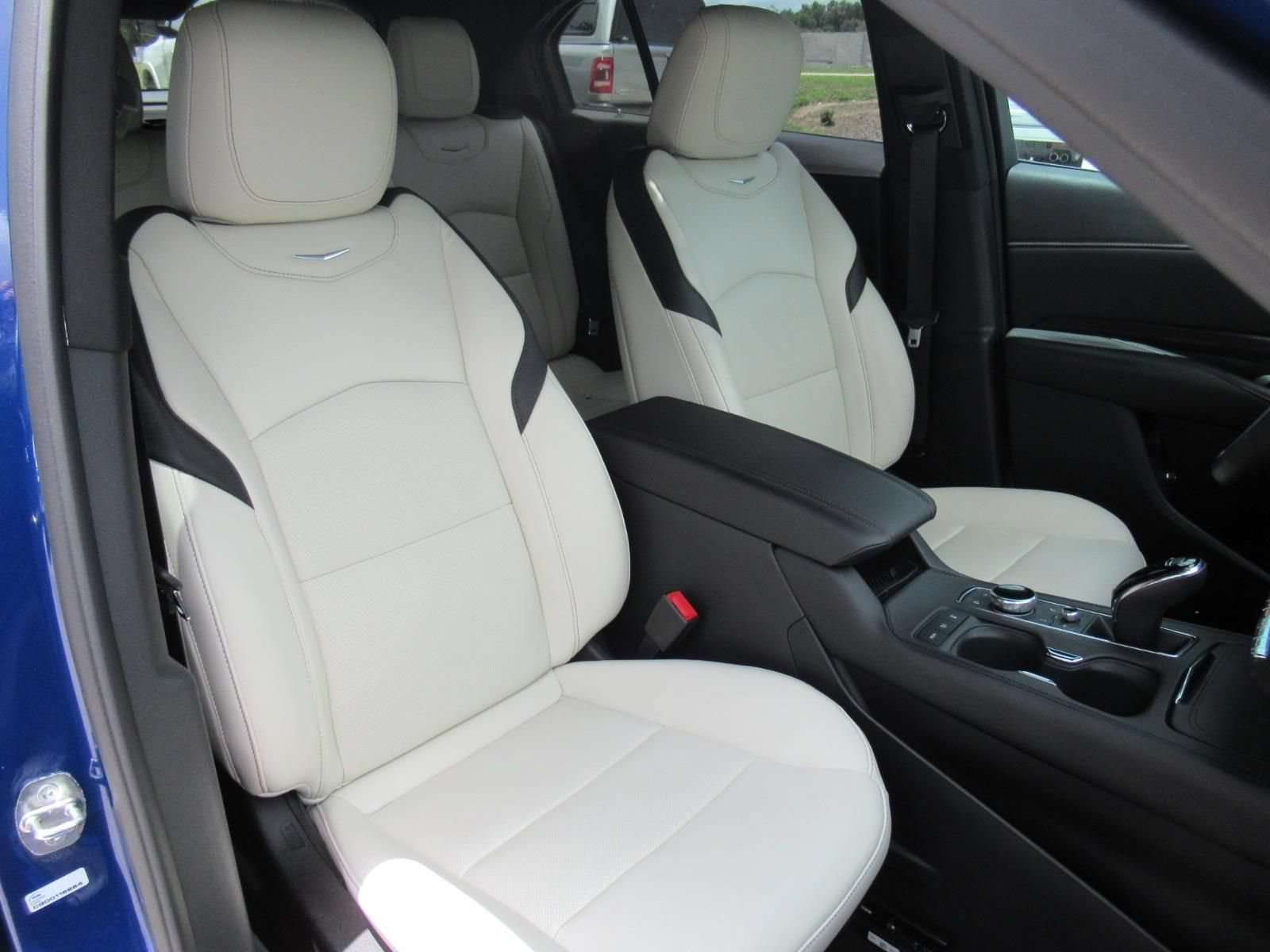 Used 2022 Cadillac XT4 Sport w/ Comfort Package FWD image 9