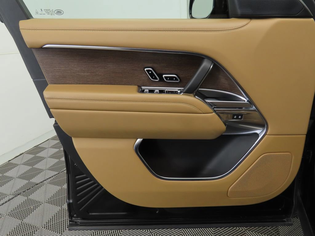 Certified 2024 Land Rover Range Rover SE image 24