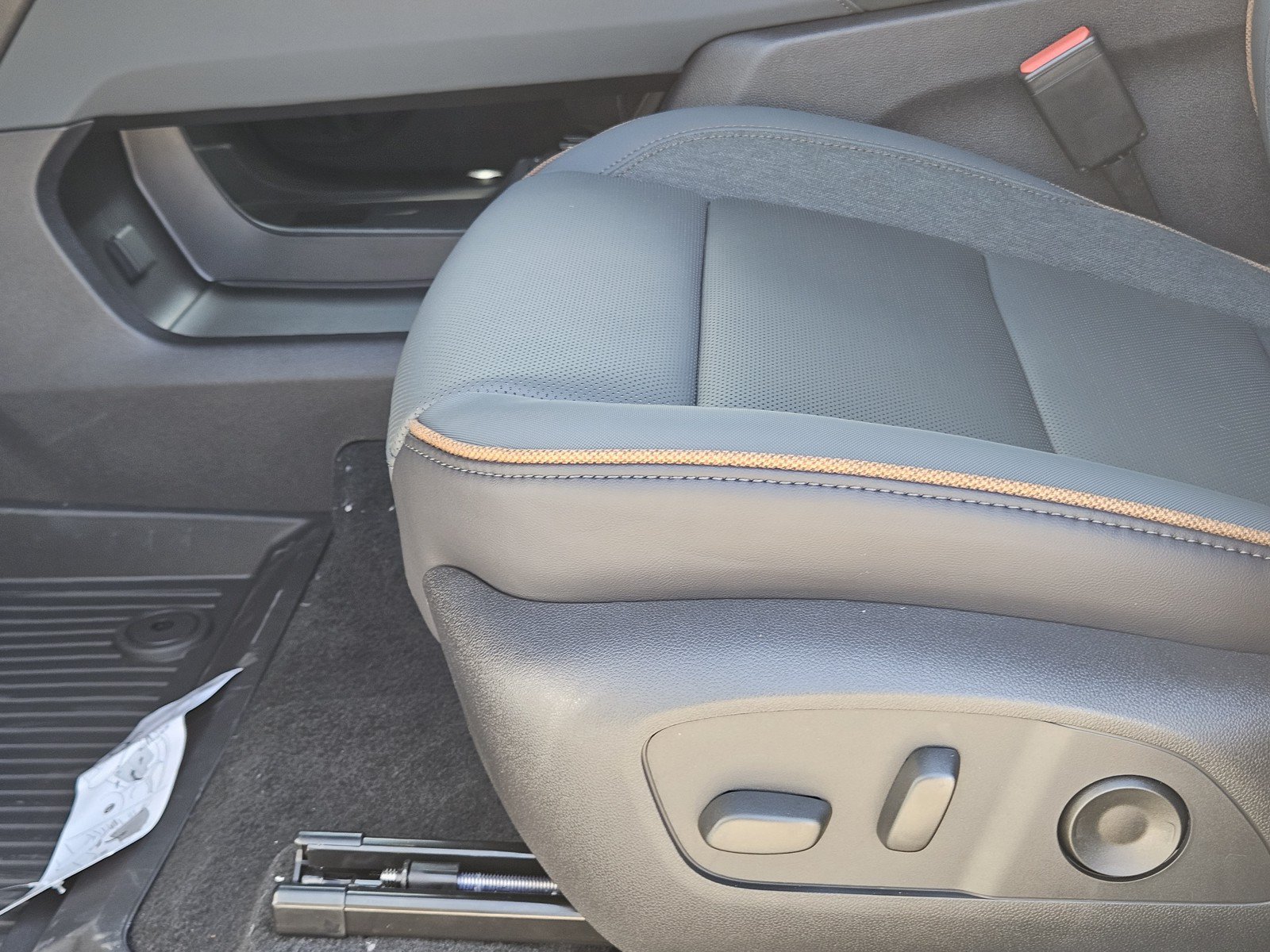New 2027 GMC Acadia AT4 w/ Luxury Package AWD/4WD image 17